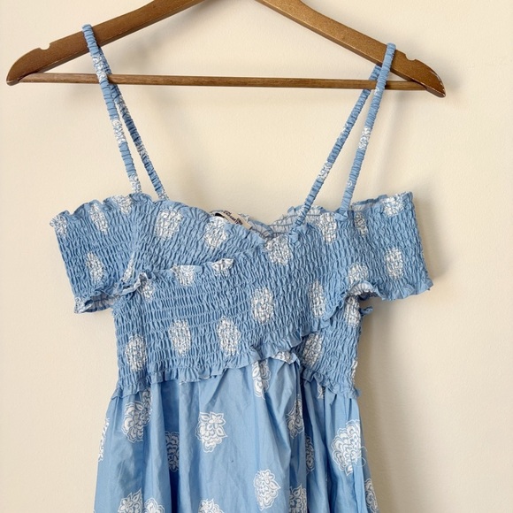 Baum Und Pferdgarten Antibes Smocked Dress 38 Off the Shoulder Blue Floral - Picture 3 of 9